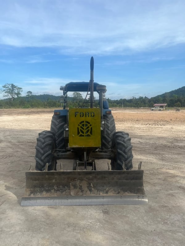 ขาย AT6610. ดันหน้า ผาน7 เล่นทะเบียน ราคา 540,000 บาท โทร 0822134217