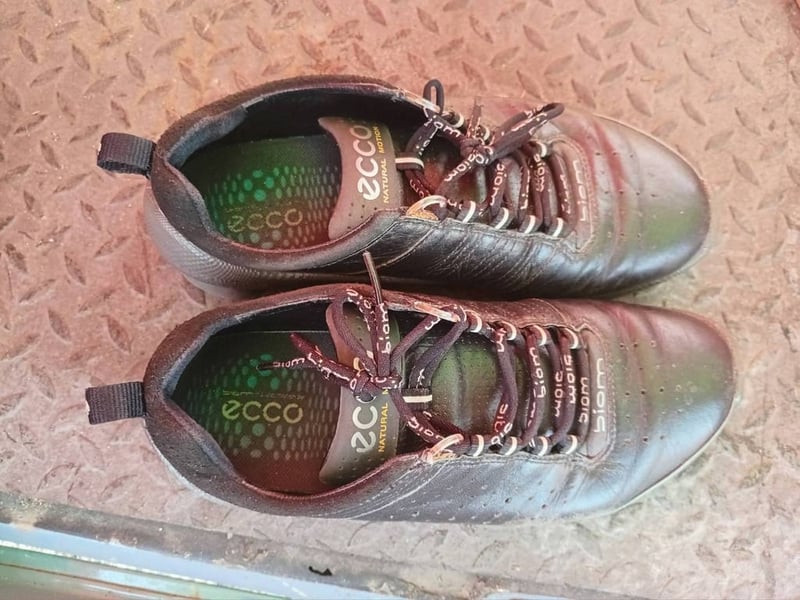 รองเท้าผ้าใบผู้ชาย ECCO Biom C Low หนังแท้นุ่มๆสีดำ มือสองนะคะสภาพดี ไซส์ 40EU