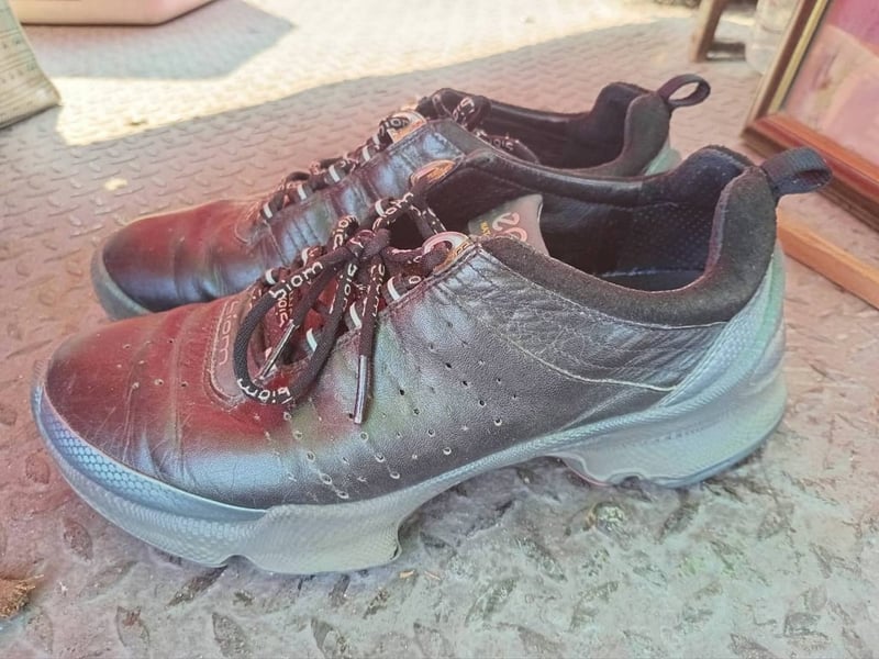 รองเท้าผ้าใบผู้ชาย ECCO Biom C Low หนังแท้นุ่มๆสีดำ มือสองนะคะสภาพดี ไซส์ 40EU