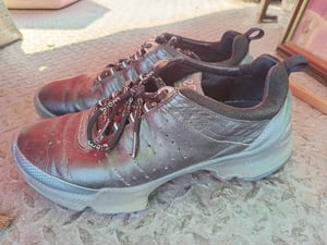 รองเท้าผ้าใบผู้ชาย ECCO Biom C Low หนังแท้นุ่มๆสีดำ มือสองนะคะสภาพดี ไซส์ 40EU