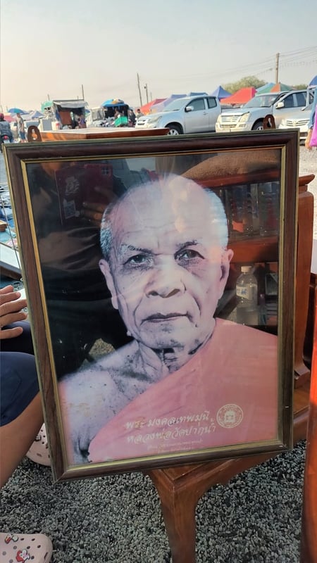 รูปหลวงพ่อสดวัดปากน้ำ อัดกระจกกรอบไม้เก่า เข้าแบบเก่า เก่าเก็บ สภาพสวย ขนาดกรอบ 40 x 50ซม. เก่าแท้แน่นอน