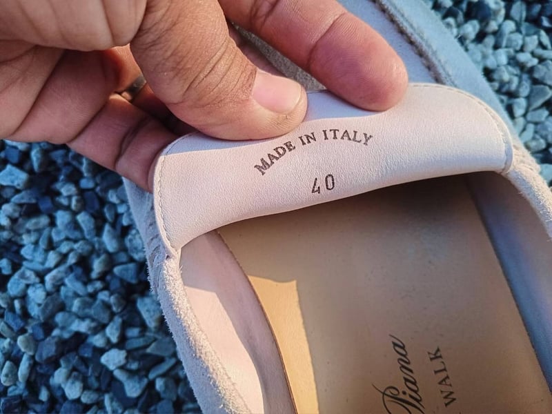  Loro Piana summer walk made in Italy หนังกลับสีครีม ไซส์ 40 มือสองสวยๆ นานๆได้หลุดมาที ของใหม่หลายหมื่น มือสอง