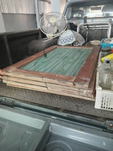 ปรับราคาขายเหมาด่วนๆ บานหน้าต่างไม้สัก ขนาด 70×110ซม.มือสองสภาพสมบูรณ์พร้อมใช้งาน 5บาน