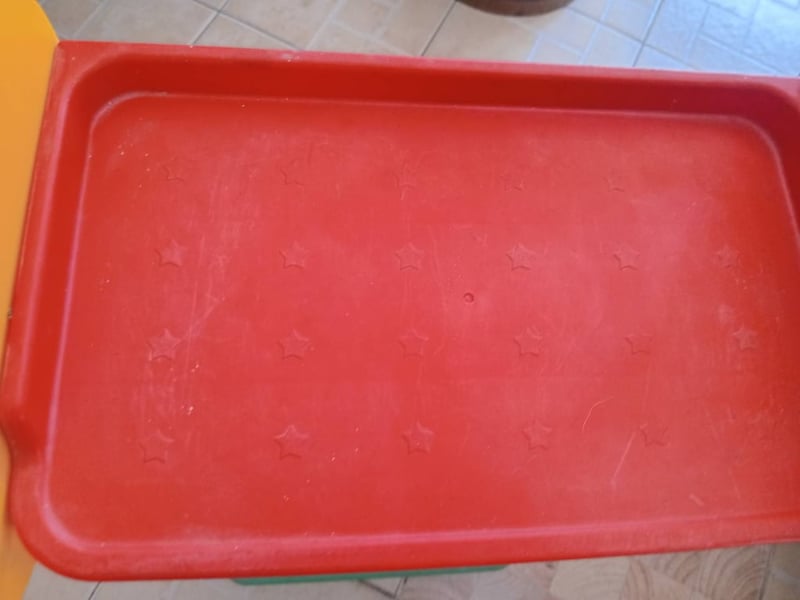 ชั้นวางรองเท้า ใส่ของใช้ ใส่ของเล่นของเด็กๆได้หมดค่ะ รูปยีราฟ ขนาด23×34สูง 7ซม. งายดีพลาสติกดี สีสวยสดใส ถอดประกอบได้นะคะ  ใช้ตั้งแต่ลูกสาวเด็ก ตอนนี้โตแล้ว ส่งต่อ 390 ส่งให้ฟรีค่ะ