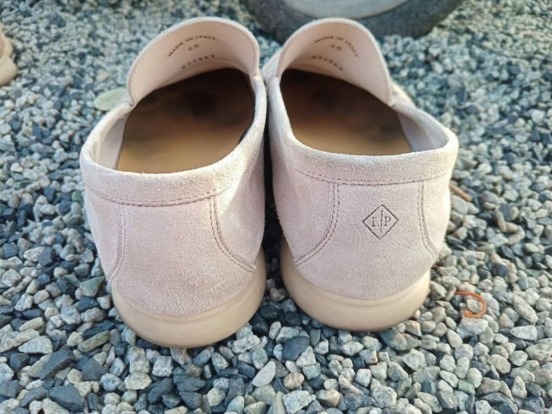  Loro Piana summer walk made in Italy หนังกลับสีครีม ไซส์ 40 มือสองสวยๆ นานๆได้หลุดมาที ของใหม่หลายหมื่น มือสอง