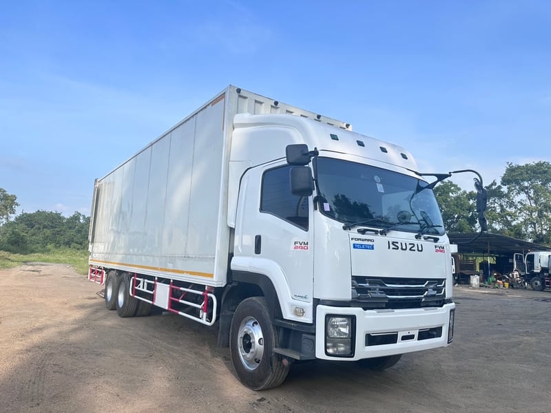 ขายรถ10ล้อตู้แห้ง ISUZU ปี2558 สภาพสวยพร้อมใช้งาน