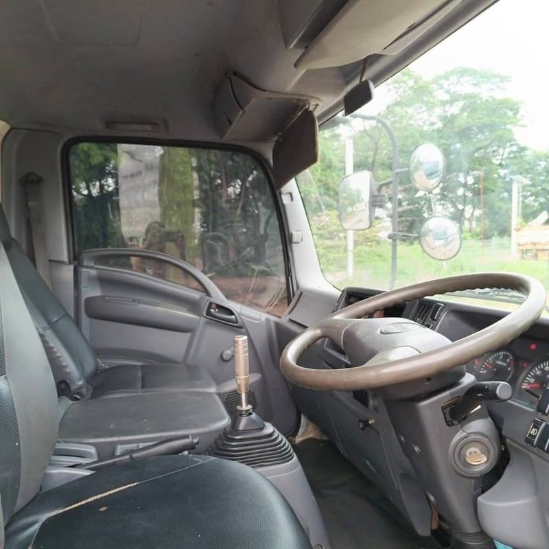 ขายรถหกล้อเครน 3ตัน ปี57 พร้อมใช้งาน