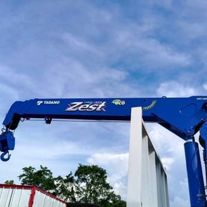 ISUZU FVM 240แรงม้า รถบรรทุก 10ล้อ กระบะเหล็กติดเครน ปี2022