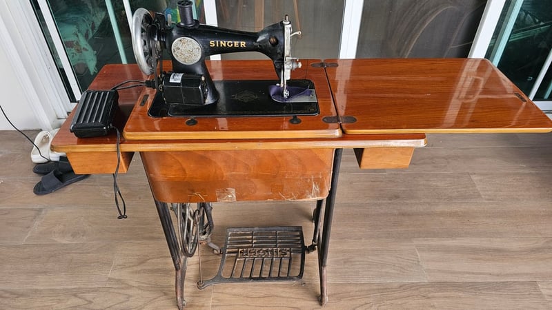 ขายจักร ซิงเกอร์ (Singer)  รุ่น 15BG168