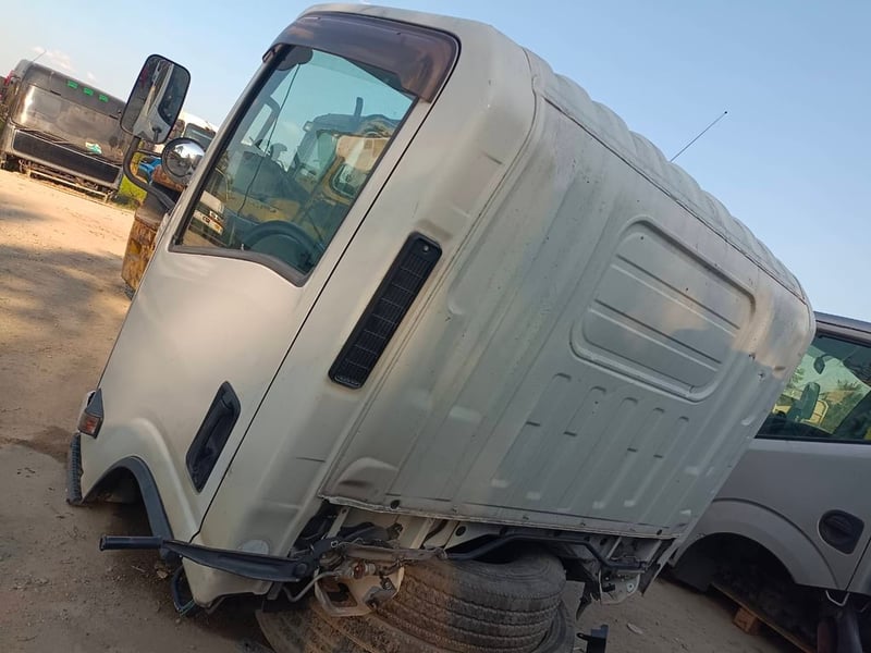 CABIN #ISUZU : #NKR #NLR85 #NMR85 #NQR #NHR85 #NLR130 (สีขาว) #โรโบคอป เล็ก #อิซูสุ