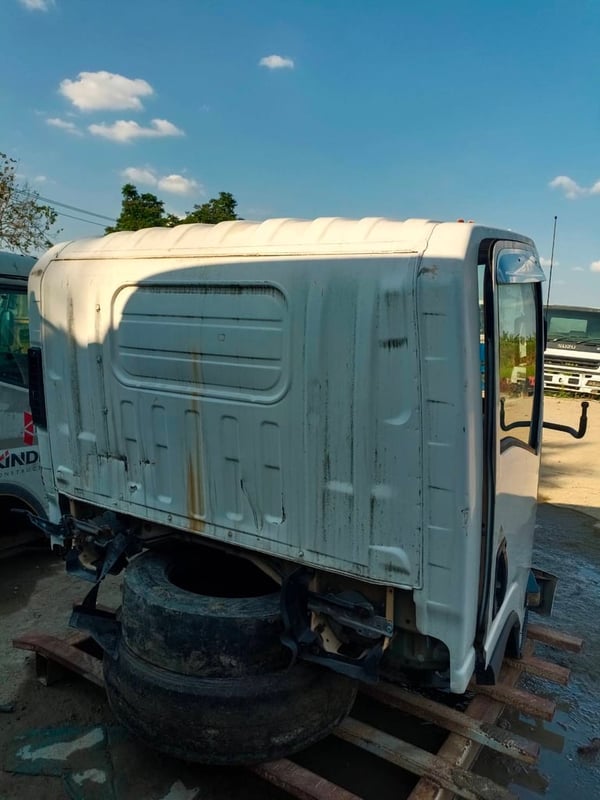 69,000 Uาท 💢 #หัวเก๋ง #หัวเก๋งรถบรรทุก FROM #JAPAN CABIN #ISUZU : #NKR #NLR85 #NMR85 #NQR #NHR85 #NLR130 (สีขาว) #โรโบคอป เล็ก #อิซูสุ