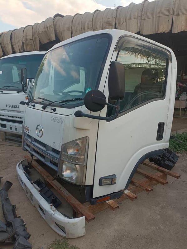 #โรโบคอป เล็ก #อิซูสุ TITAN MAZDA มาสด้า LLR85 #LMR85 รุ่นยกหัวได้ มีขาหน้า ไม่มีขาหลัง ไฟตาตั้ง หัวตึก กระจกไฟฟ้า 