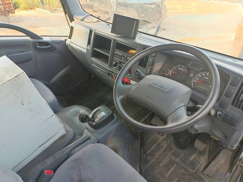 CABIN #ISUZU : #NKR #NLR85 #NMR85 #NQR #NHR85 #NLR130 (สีขาว) #โรโบคอป เล็ก #อิซูสุ