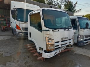 69,000 Uาท 💢 #หัวเก๋ง #หัวเก๋งรถบรรทุก FROM #JAPAN CABIN #ISUZU : #NKR #NLR85 #NMR85 #NQR #NHR85 #NLR130 (สีขาว) #โรโบคอป เล็ก #อิซูสุ