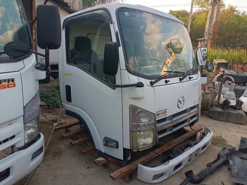 #โรโบคอป เล็ก #อิซูสุ TITAN MAZDA มาสด้า LLR85 #LMR85 รุ่นยกหัวได้ มีขาหน้า ไม่มีขาหลัง ไฟตาตั้ง หัวตึก กระจกไฟฟ้า 