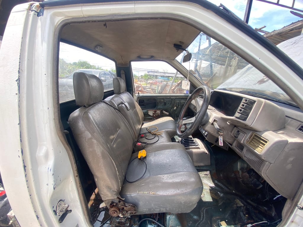 กระบะดั้มพ์ ISUZU TFR 4ล้อ ดั้มพ์ ปี1995 เลขไมล์ 242,308 กม.