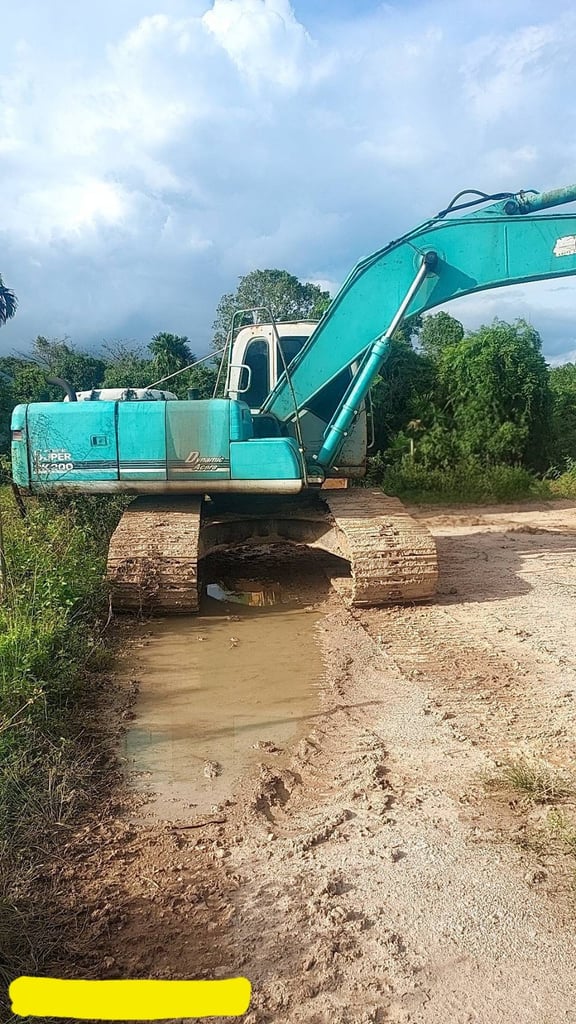 KOBELCO รุ่น SK200 รถสภาพดี พร้อมใช้งาน เอกสารเล่มทะเบียน ดูรถ จ.ยะลา KOBELCO รุ่น SK200 รถสภาพดี พร้อมใช้งาน เอกสารเล่มทะเบียน ดูรถ จ.ยะลา