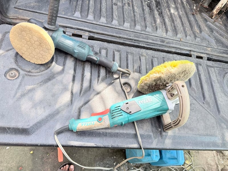 าย Total เครื่องขัดสีรถไฟฟ้า 1400 วัตต์ (รุ่นงานหนัก) รุ่น TP 1141806 สภาพ 95% และ เครื่องขัดแบบ Duo Action ทั้งคู่ราคา 3,000 บาท มารับเองได้ หรือ Video Call ดูการใช้งานได้ตลอด