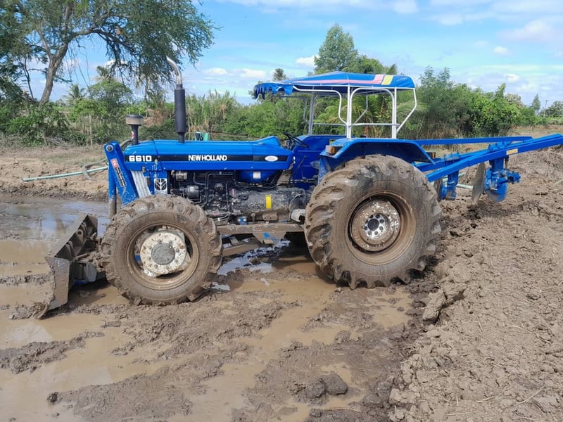 ขายรถไถฟอร์ด 6610 2 เพลา คาราโล่ เล่มทะเบียน ขายรถไถฟอร์ด 6610 2 เพลา คาราโล่ เล่มทะเบียน