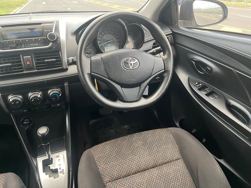 2017 Toyota vios 1.5 J AT สีเทา  ราคา 238,000.-  สอบถาม 0853375537 เอ