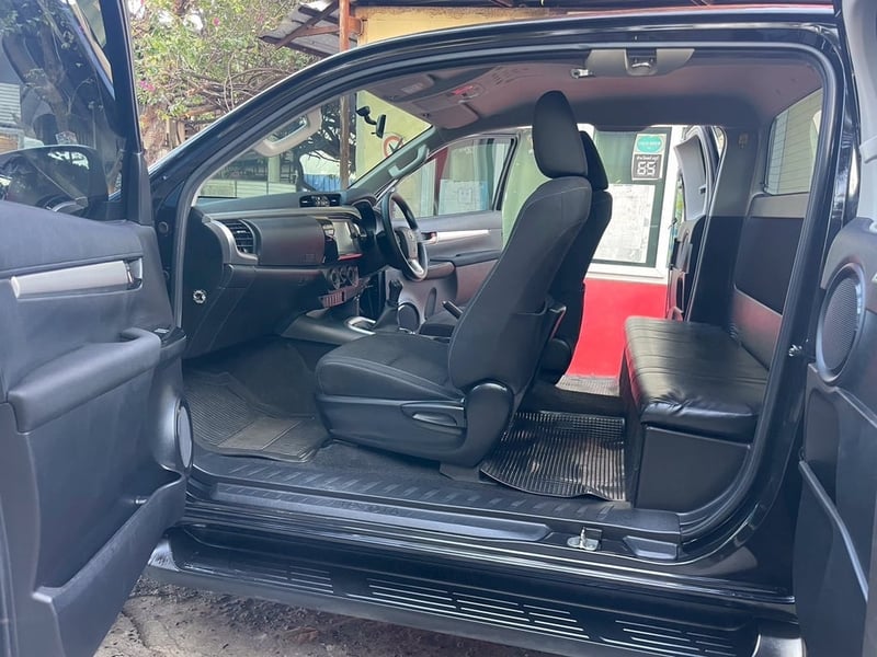 2021 Toyota revo 2.4 MT smart cab ยกสูง  ขาย 439,000.-  สอบถาม มีนบุรี 0853375537 เอเอ