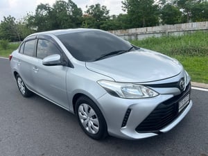 2017 Toyota vios 1.5 J AT สีเทา  ราคา 238,000.-  สอบถาม 0853375537 เอ
