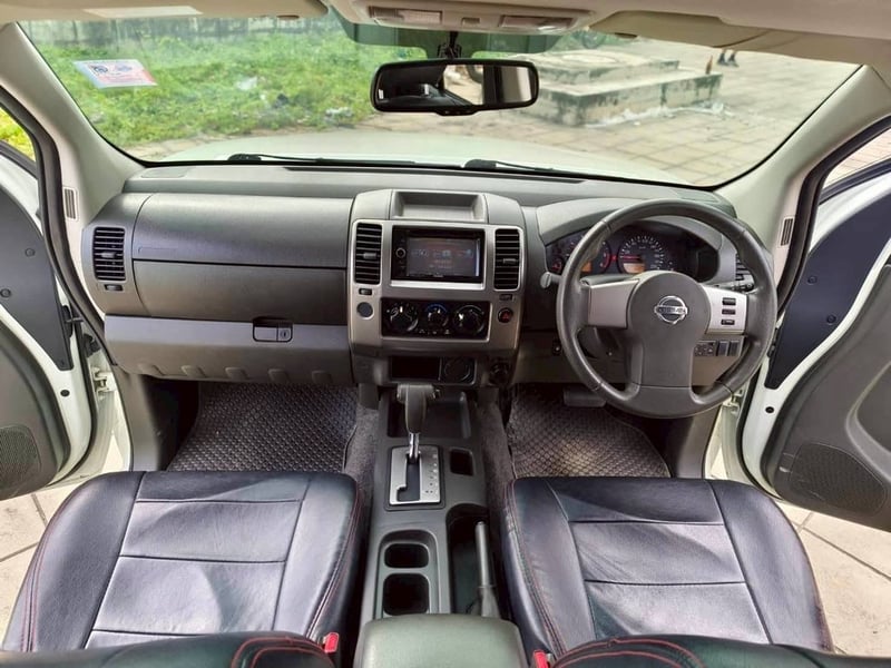 NISSAN NAVARA 2.5 LE CALIBRE 4 ประตู NISSAN NAVARA 2.5 LE CALIBRE 4 ประตู