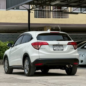 Honda HR-V 1.8 E ปี 2015 สีขาว –