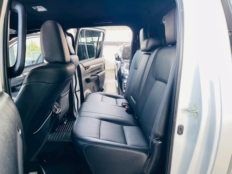 TOYOTA HILUX REVO2.4ROCCO PRERUNNER AUTO 2WD ปี22จด23 สีขาว มือแรก ดูรถได้ที่ตลิ่งชัน กทม.ไมล์แท้ 