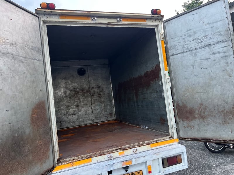 ISUZU NLR รถบรรทุก 4ล้อ ตู้แห้ง ปี2011 เลขไมล์น้อยกว่า 500,000 กม. ISUZU NLR รถบรรทุก 4ล้อ ตู้แห้ง ปี2011 เลขไมล์น้อยกว่า 500,000 กม.