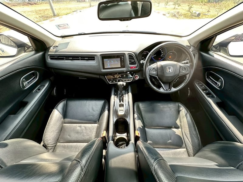 #HONDA HRV 1.8EL SUNRUFF TOP ปี2016 สีขาว เกียร์ออโต้ เครื่องเบนซิน