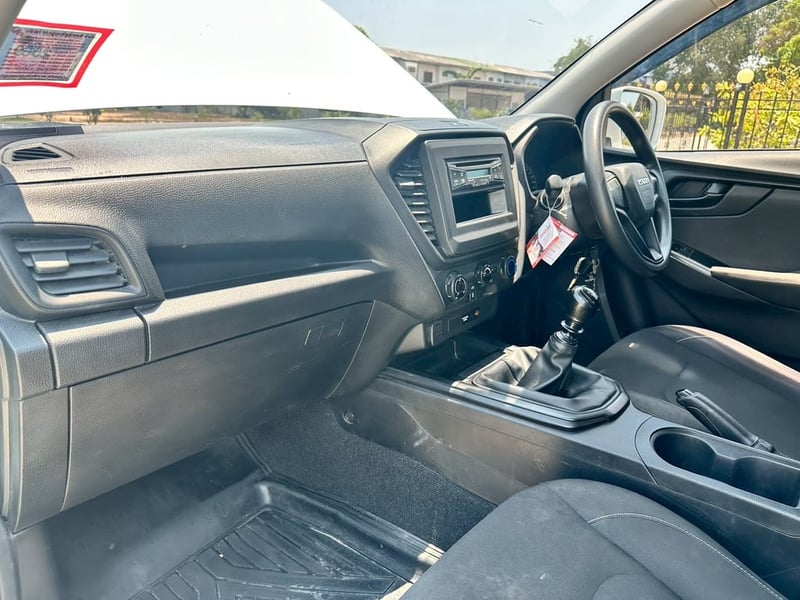 #ISUZU ALL NEW D-MAX SPACECAB 3.0 Ddi S ปี2022 เครื่องดีเซล เกียร์ธรรมดา   ราคา 429,000บาท  ออกรถ 6,000บาท  ผ่อนนาน 84งวด