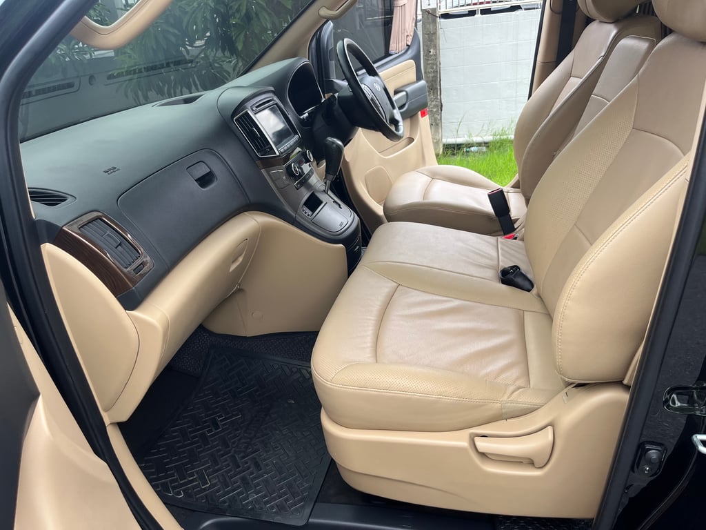 2021 Hyundai h1 2.5 deluxe ประตูไฟฟ้าสองข้างเกียร์ออโต้ ขาย 785,000.- 2021 Hyundai h1 2.5 deluxe ประตูไฟฟ้าสองข้างเกียร์ออโต้ ขาย 785,000.-