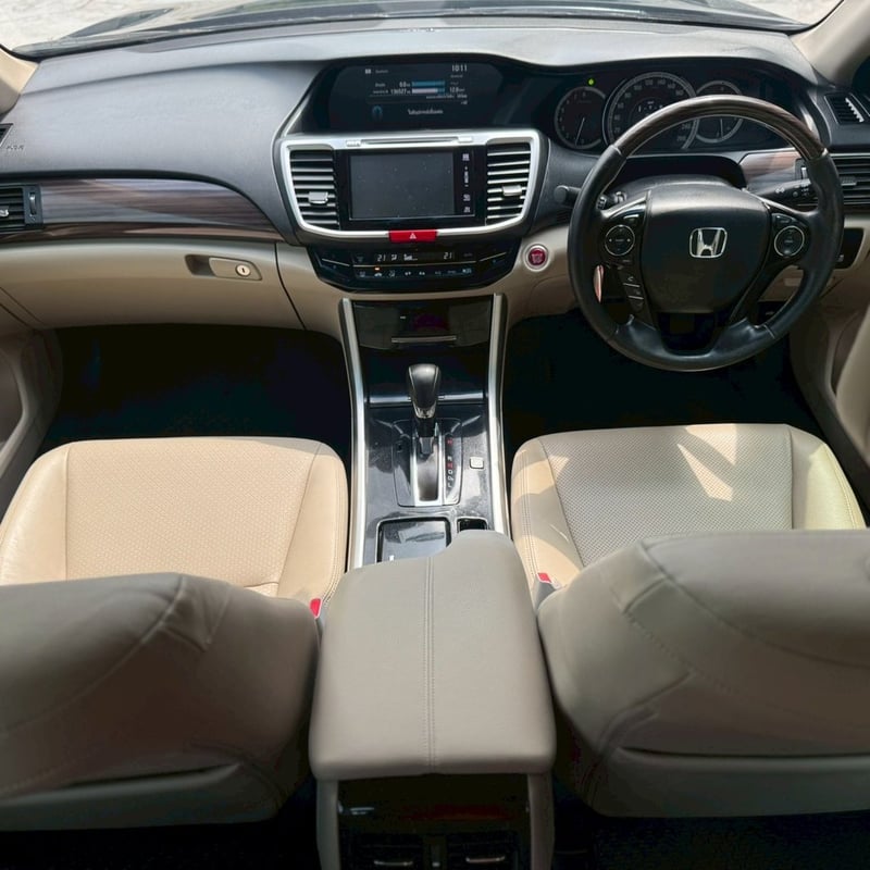 Honda Accord 2.0E ปี2018  19 สีดำ ราคา369,000บาท ไมล์29x,xxx km. มือเดียวป้ายแดง