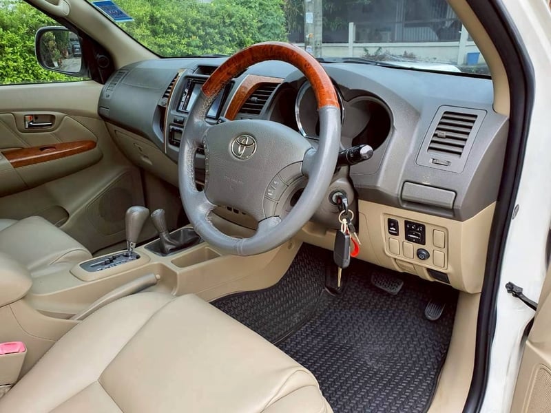FORTUNER  3.0V 4WD ปี 2011