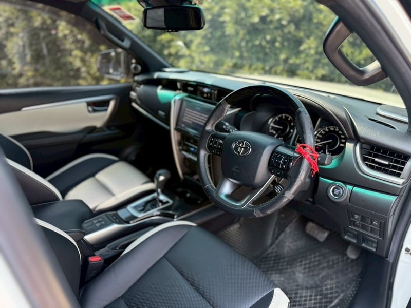 Toyota Fortuner 2.8Legender ขับ4 BlackTopปี2021    ขาย  1,059,000.- 