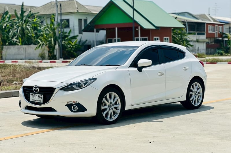 รถบ้านเข้าใหม่ รถสวย มือเดียวป้ายแดง ไมล์แท้ เข้าศูนย์ตลอด ราคาดี เดิมทุกจุด น้อตไม่ขยับ  #MAZDA3 2.0SP SPORT ปี2015 สีขาว เกียร์ออโต้ เครื่องเบนซิน  ราคา 319,000บาท