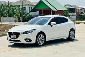 รถบ้านเข้าใหม่ รถสวย มือเดียวป้ายแดง ไมล์แท้ เข้าศูนย์ตลอด ราคาดี เดิมทุกจุด น้อตไม่ขยับ  #MAZDA3 2.0SP SPORT ปี2015 สีขาว เกียร์ออโต้ เครื่องเบนซิน  ราคา 319,000บาท