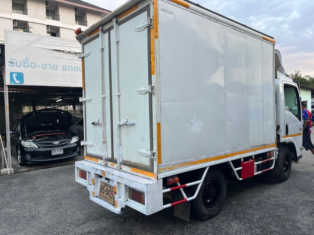 ISUZU NLR รถบรรทุก 4ล้อ ตู้แห้ง ปี2011 เลขไมล์น้อยกว่า 500,000 กม.