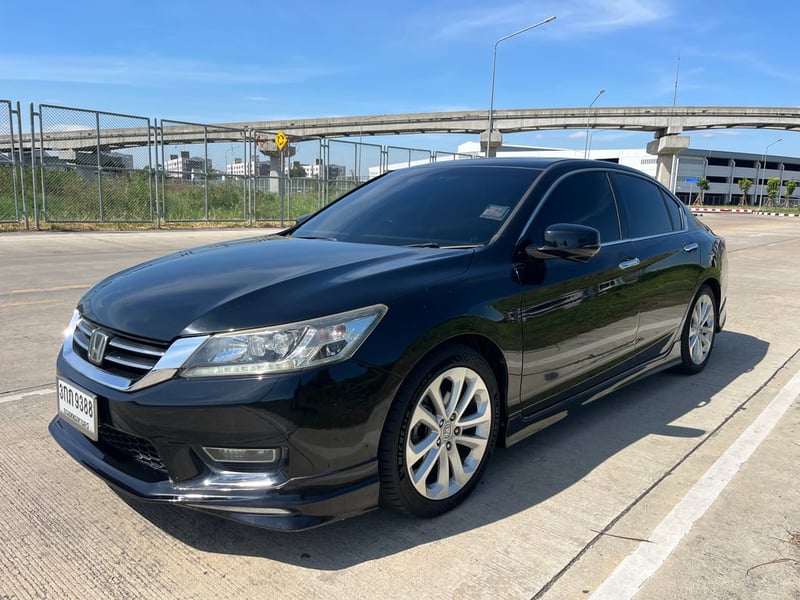 สวยขับดี อุปกรณ์ครบ มีนบุรี 2.4 Honda accord เบนซินขาย Honda ACCORD 2.4 TECH ท๊อปซันรูฟ ปี 2013 จด2014