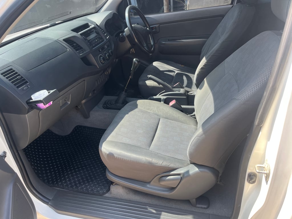 2012 Toyota Vigo 2.5 mt cab 2012 Toyota Vigo 2.5 mt cab