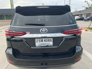 2022  Toyota Fortuner 2.4 V AT  ขาย 758000 เอกสารครบ  จอดมีนบุรี กทม สอบถาม 0853375537 เอ