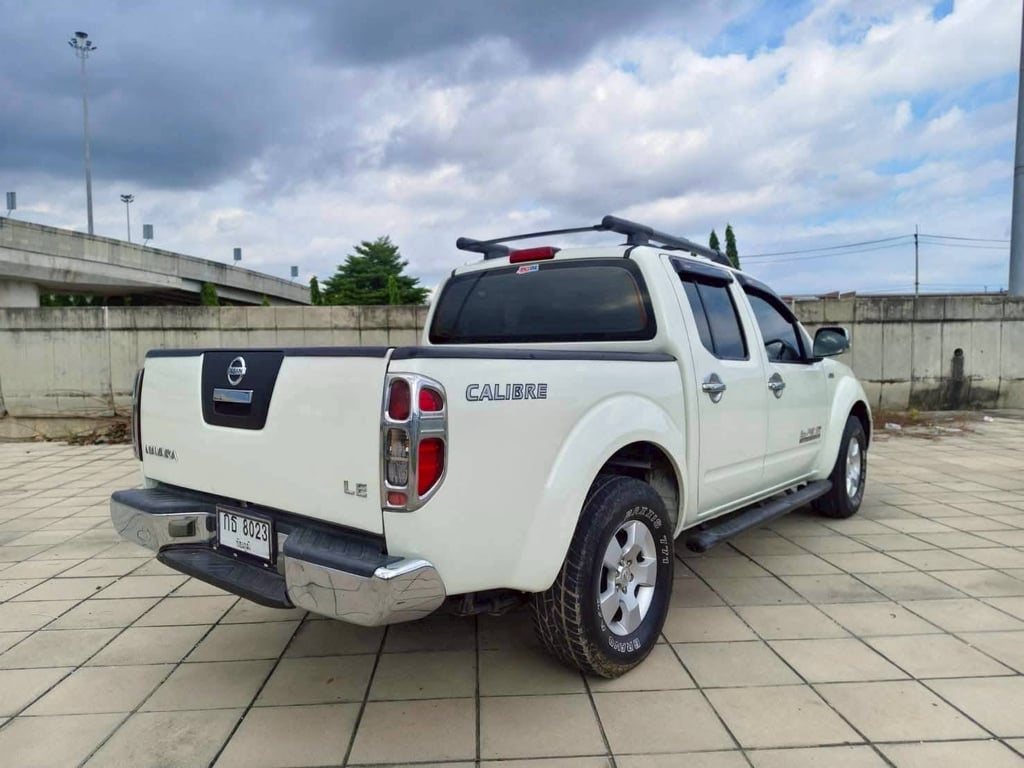 NISSAN NAVARA  2.5 LE CALIBRE 4 ประตู 