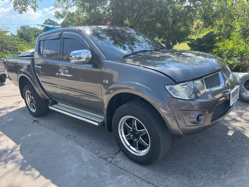 2013 Mitsubishi triton 2.5 vgs Mt