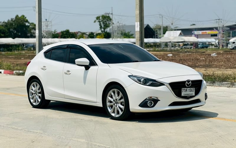 รถบ้านเข้าใหม่ รถสวย มือเดียวป้ายแดง ไมล์แท้ เข้าศูนย์ตลอด ราคาดี เดิมทุกจุด น้อตไม่ขยับ  #MAZDA3 2.0SP SPORT ปี2015 สีขาว เกียร์ออโต้ เครื่องเบนซิน  ราคา 319,000บาท