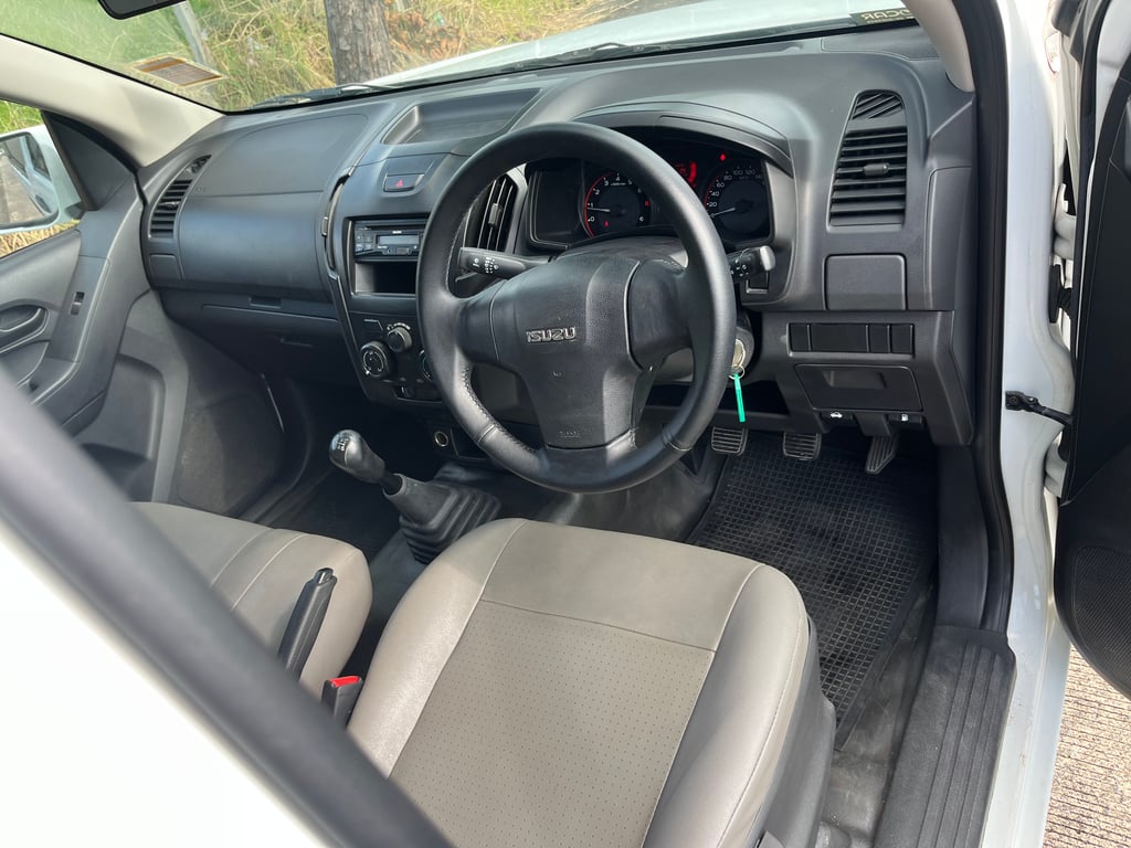 2019 Isuzu 1.9 6 mt 2019 Isuzu 1.9 6 mt