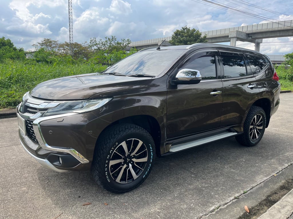 Mitsubishi pajero 2.4 GT 2017 Mitsubishi pajero 2.4 GT 2017