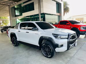 TOYOTA HILUX REVO2.4ROCCO PRERUNNER AUTO 2WD ปี22จด23 สีขาว มือแรก ดูรถได้ที่ตลิ่งชัน กทม.ไมล์แท้ 