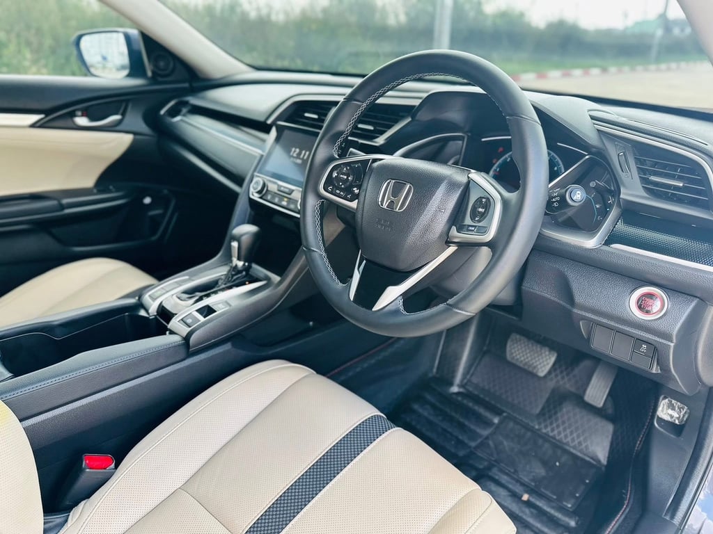 รถบ้าน สวย ราคาดี วิ่งเพียง 20,000โล ใหม่มาก วารันตีหลังการขาย  #รถคันนี้มีรายงานวาตีผลการตรวจสภาพรถ5⭐️⭐️⭐️⭐️⭐️  🔥 หล่อจัดเต็ม วิ่งน้อย เจ้าของมือเดียว แค่เห็นก็อยากเป็นเจ้าของแล้ว!  🚗 #HONDA CIVIC 1.8EL (FC) ปี2021