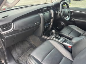 2022  Toyota Fortuner 2.4 V AT  ขาย 758000 เอกสารครบ  จอดมีนบุรี กทม สอบถาม 0853375537 เอ